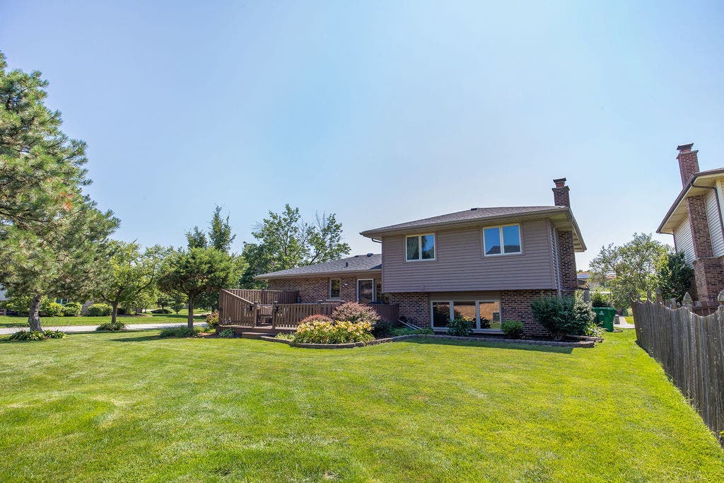 17207 Valley Drive, Tinley Park, IL 60487 17207 Valley Drive, Tinley Park, IL 60487