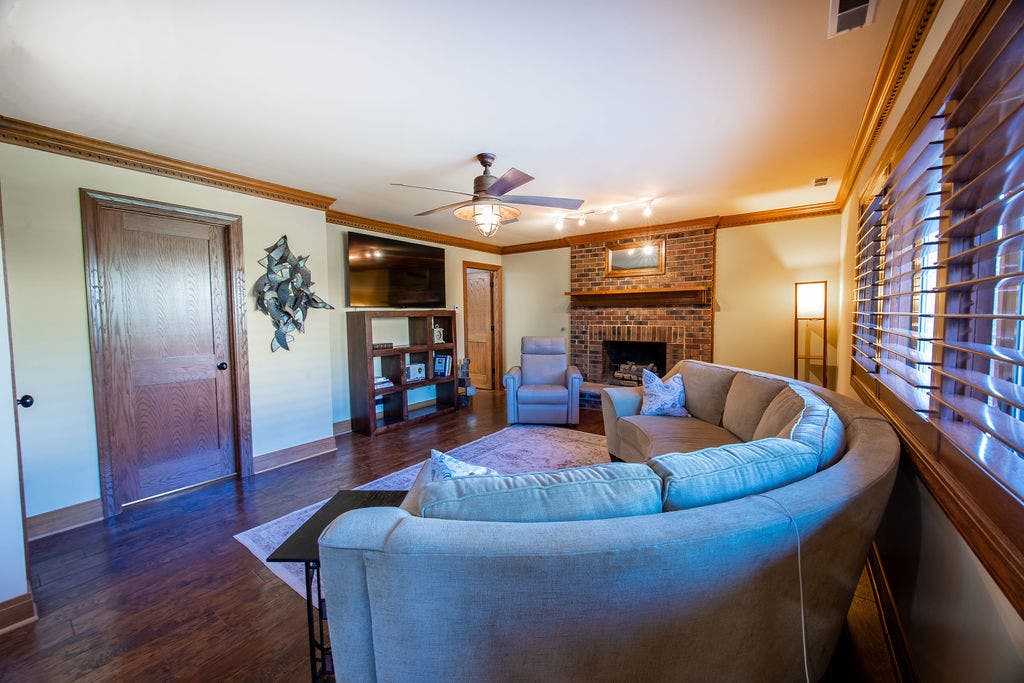 17207 Valley Drive, Tinley Park, IL 60487 17207 Valley Drive, Tinley Park, IL 60487