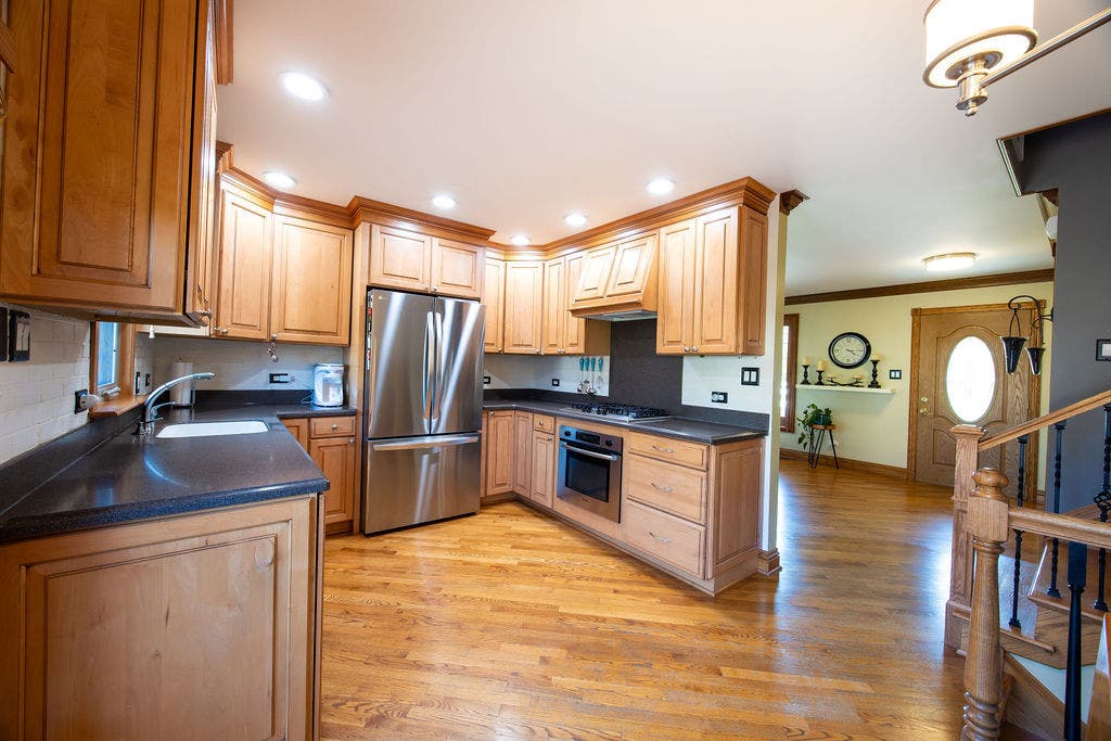 17207 Valley Drive, Tinley Park, IL 60487 17207 Valley Drive, Tinley Park, IL 60487