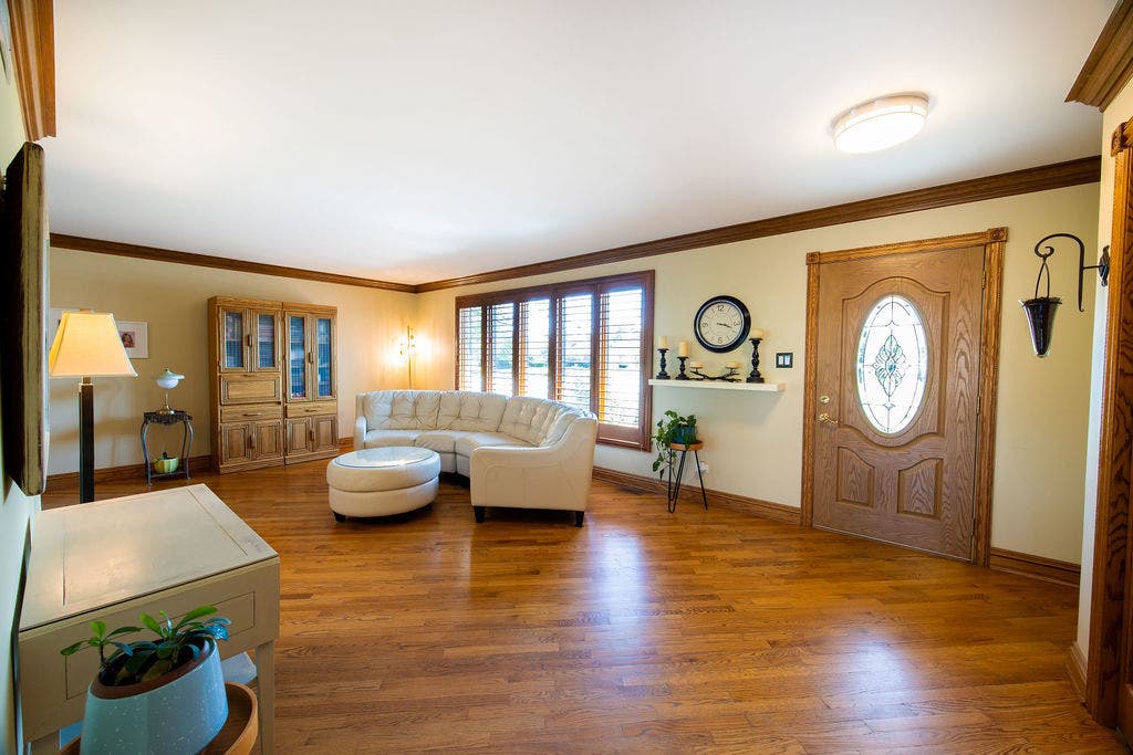 17207 Valley Drive, Tinley Park, IL 60487 17207 Valley Drive, Tinley Park, IL 60487