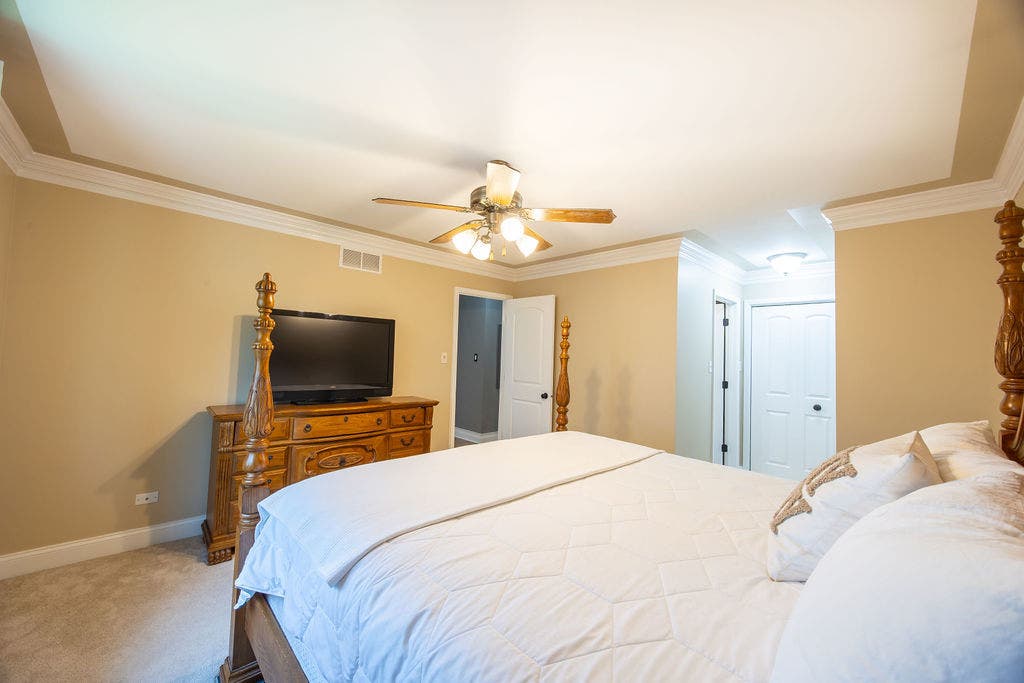 17207 Valley Drive, Tinley Park, IL 60487 17207 Valley Drive, Tinley Park, IL 60487