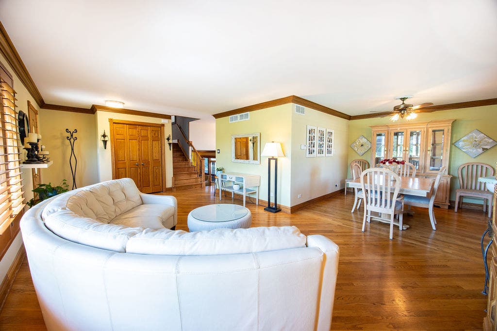 17207 Valley Drive, Tinley Park, IL 60487 17207 Valley Drive, Tinley Park, IL 60487