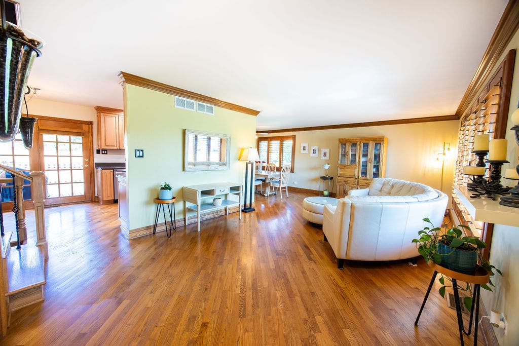 17207 Valley Drive, Tinley Park, IL 60487 17207 Valley Drive, Tinley Park, IL 60487
