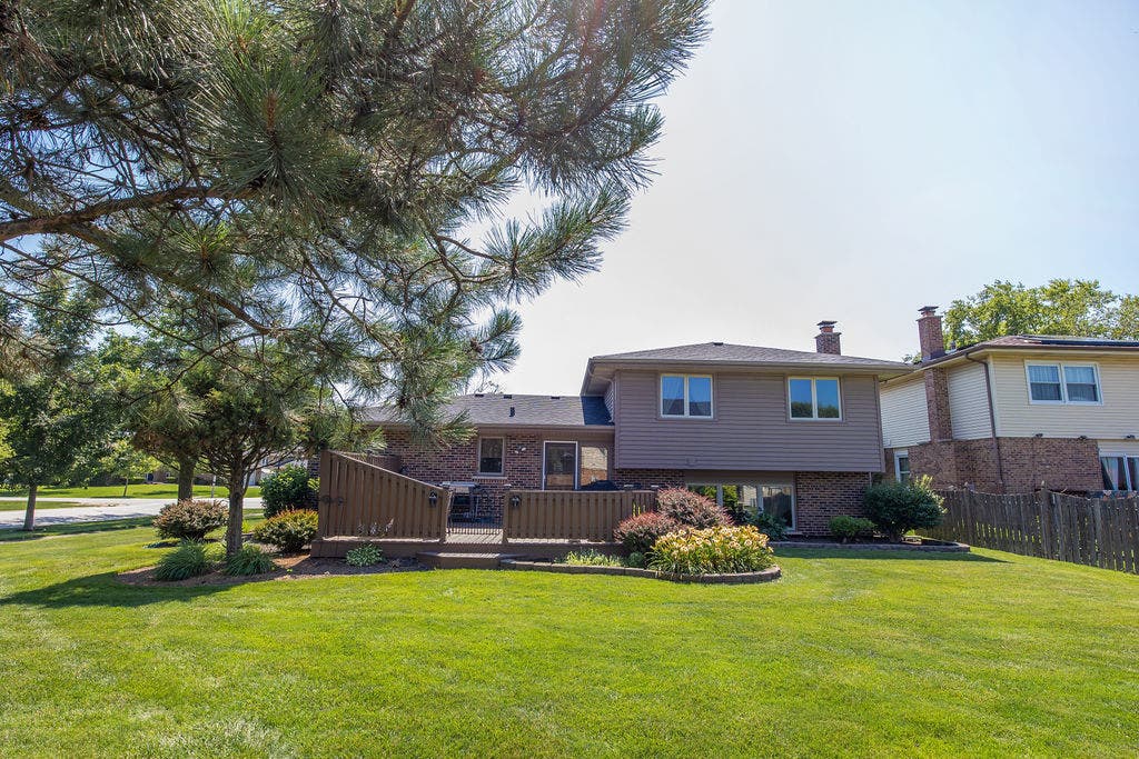 17207 Valley Drive, Tinley Park, IL 60487 17207 Valley Drive, Tinley Park, IL 60487