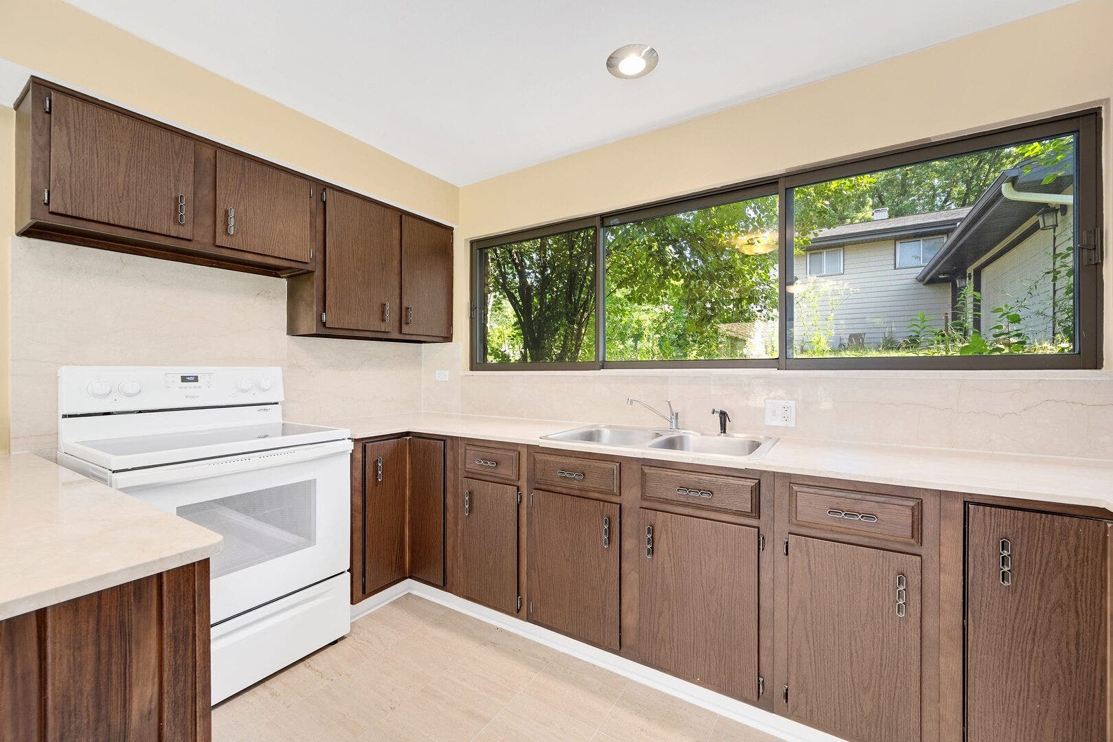 3620 Douglas Road, Downers Grove, IL 60515 3620 Douglas Road, Downers Grove, IL 60515