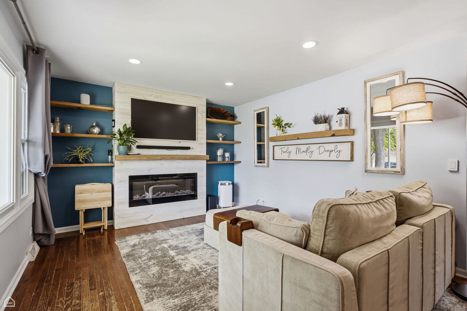 1978 N Fork Circle, Elgin, IL 60123 1978 N Fork Circle, Elgin, IL 60123