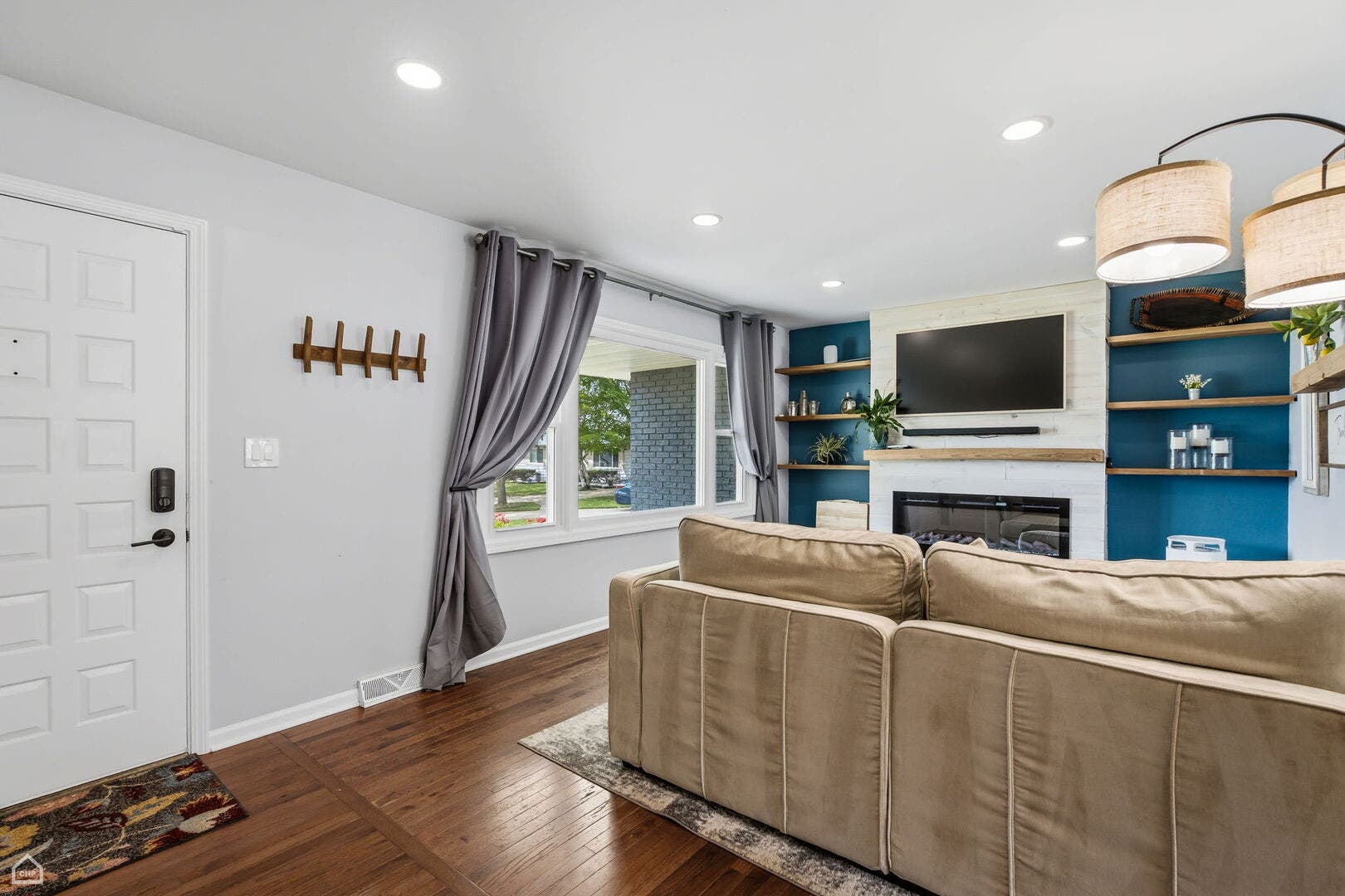 1978 N Fork Circle, Elgin, IL 60123 1978 N Fork Circle, Elgin, IL 60123