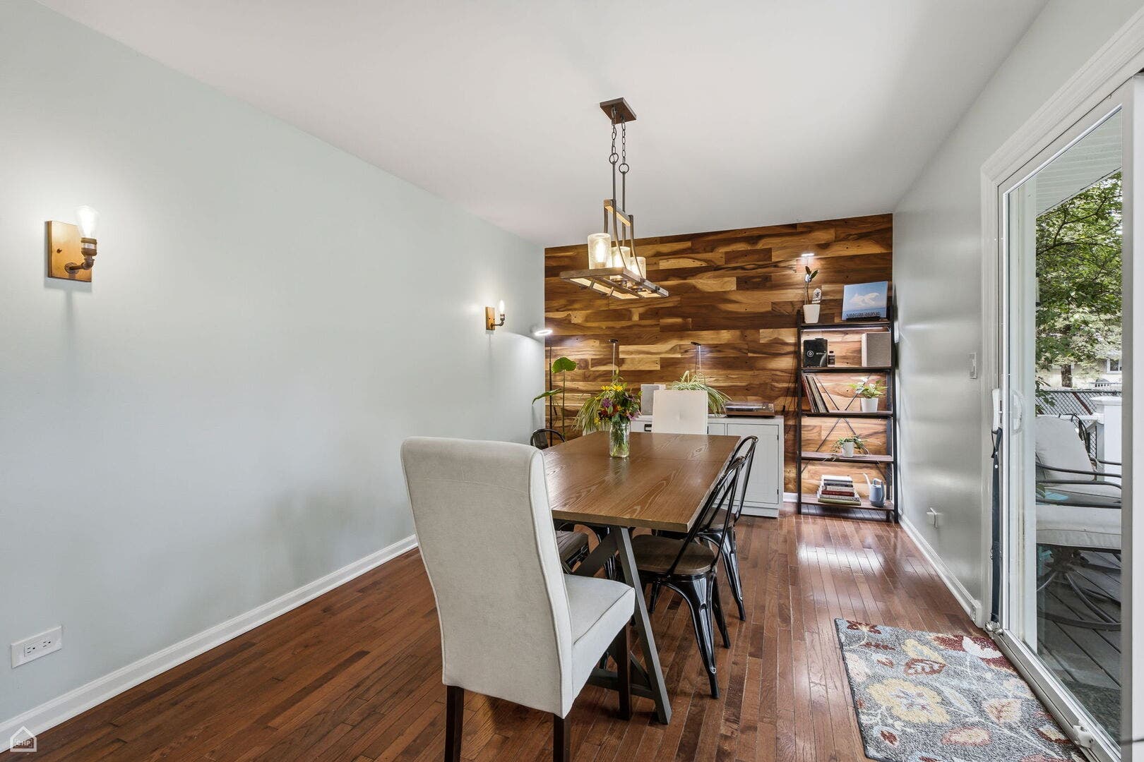 1978 N Fork Circle, Elgin, IL 60123 1978 N Fork Circle, Elgin, IL 60123