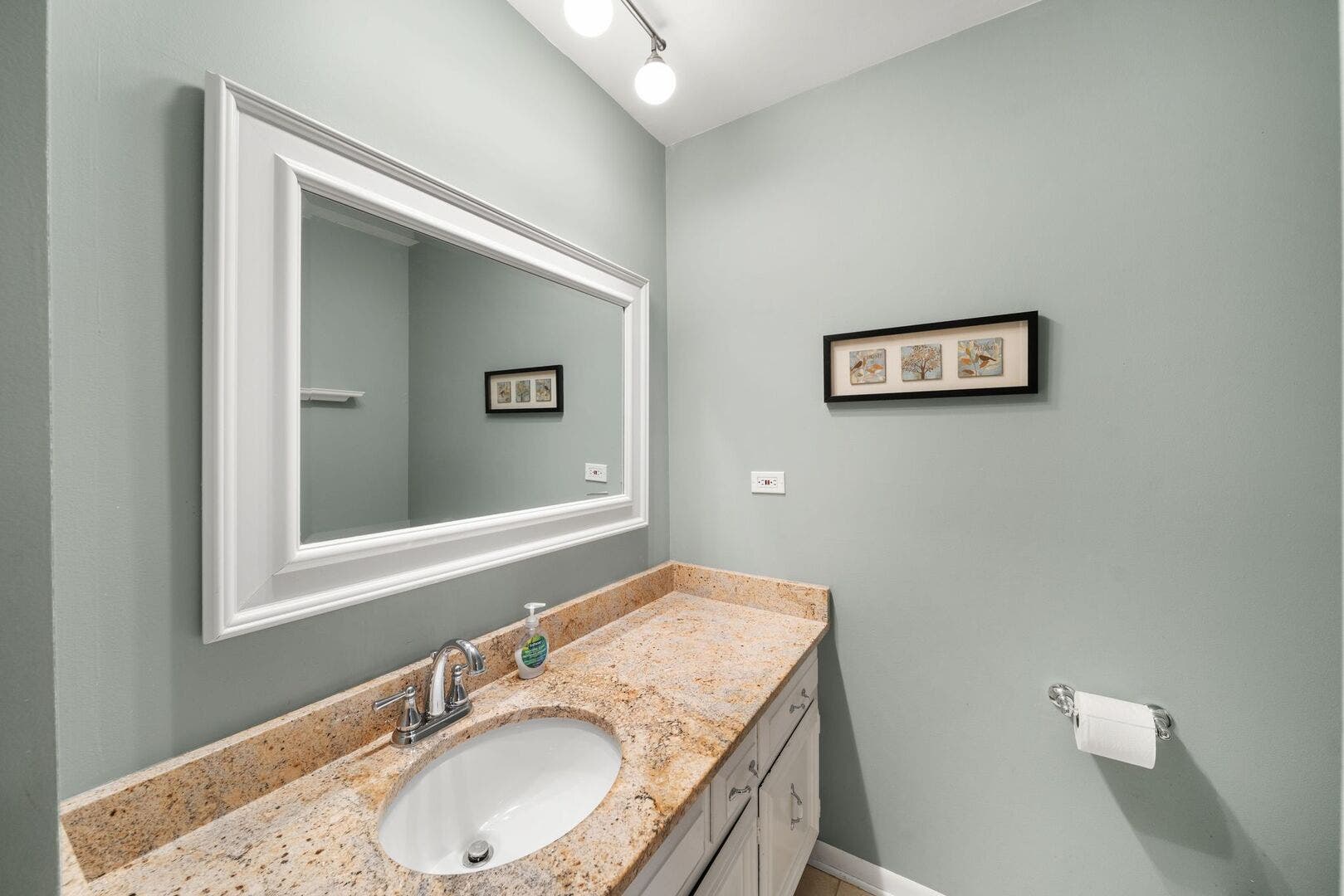 Hall Full Bathroom