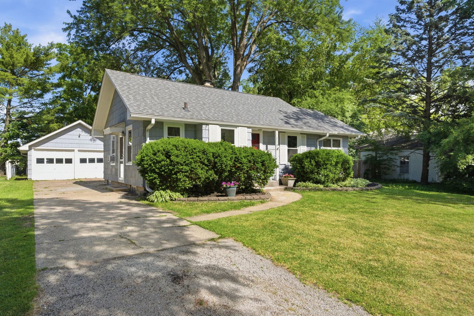 512 S Calumet Avenue, Aurora, IL 60506 512 S Calumet Avenue, Aurora, IL 60506