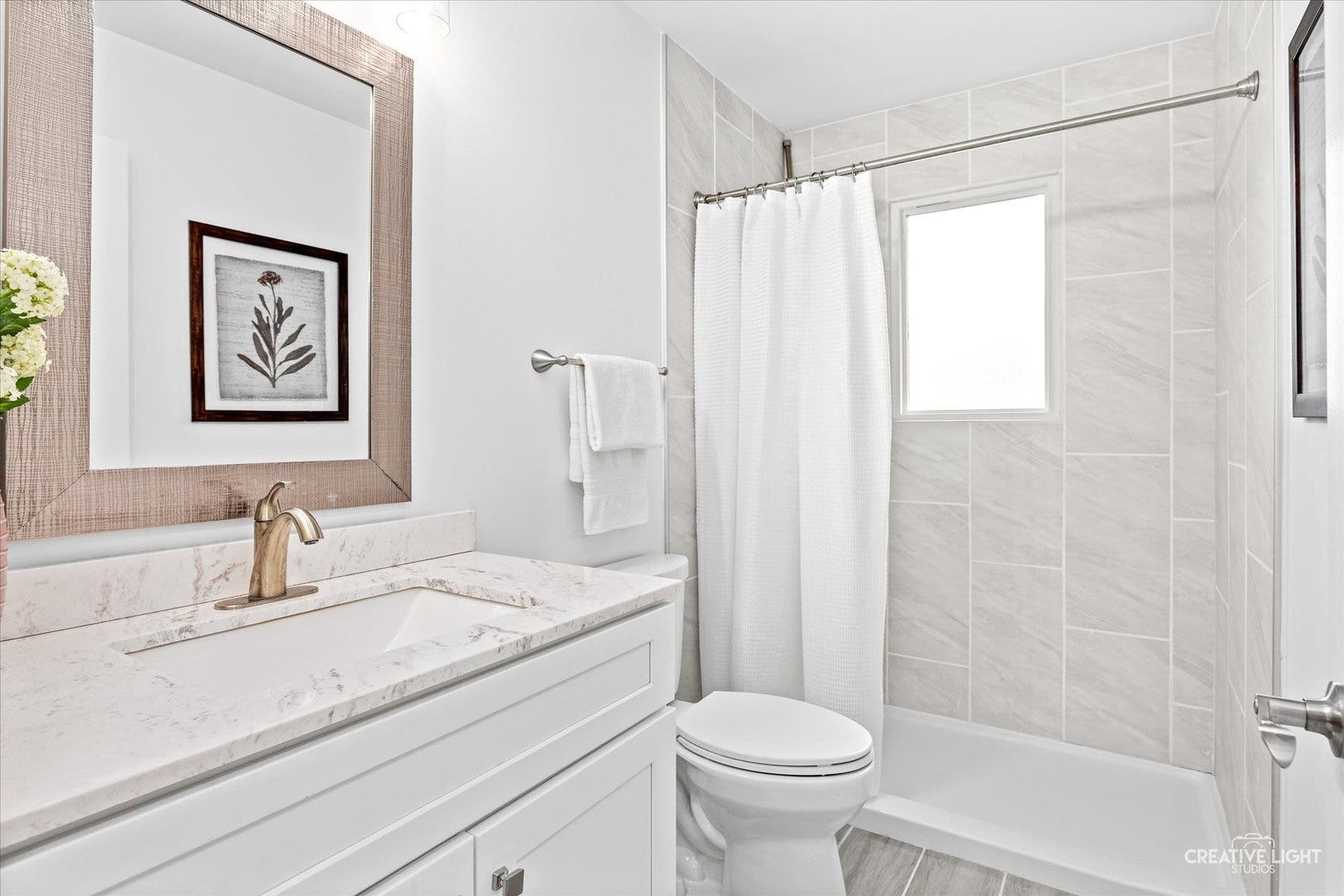 337 E Briarcliff Road, Bolingbrook, IL 60440 Beautifully remodeled in 2025, the main-level bath