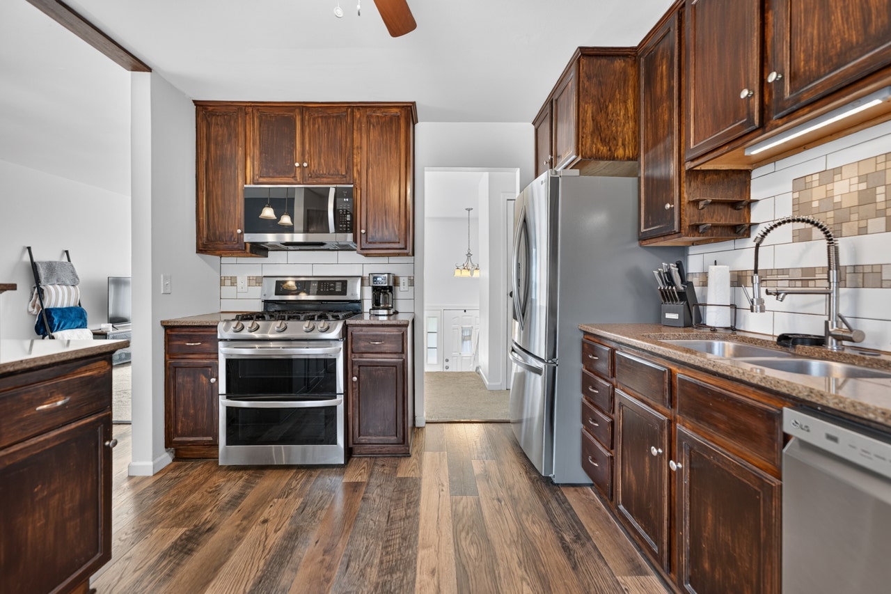 237 Windsor Drive, Bolingbrook, IL 60440 237 Windsor Drive, Bolingbrook, IL 60440
