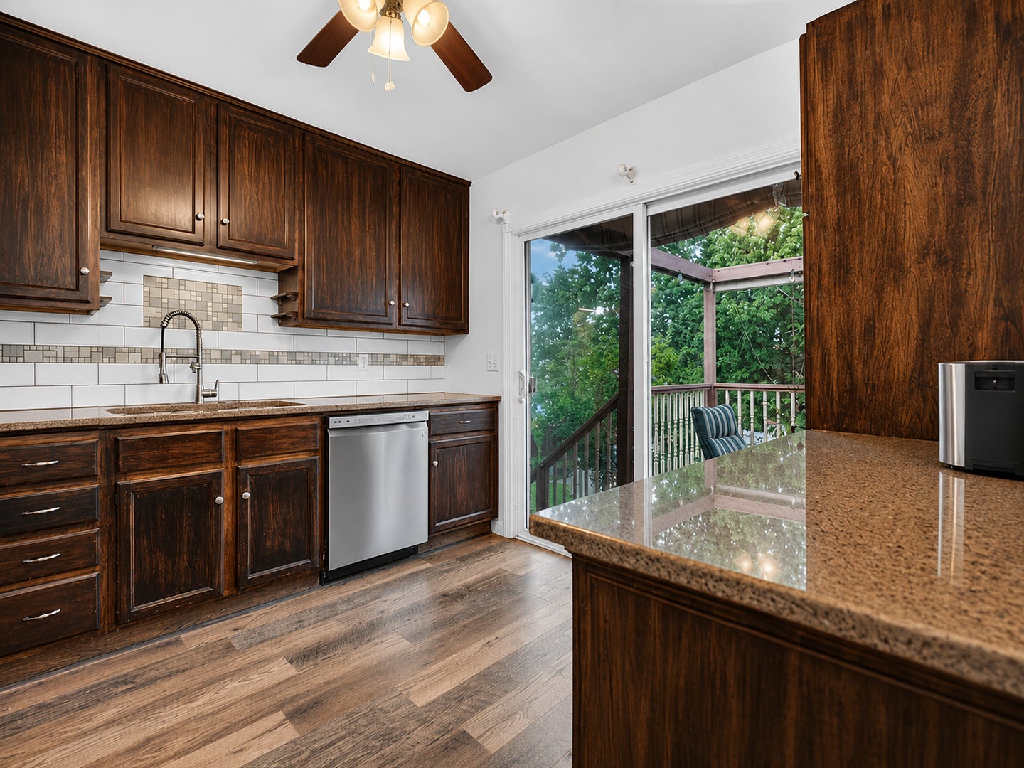 237 Windsor Drive, Bolingbrook, IL 60440 237 Windsor Drive, Bolingbrook, IL 60440