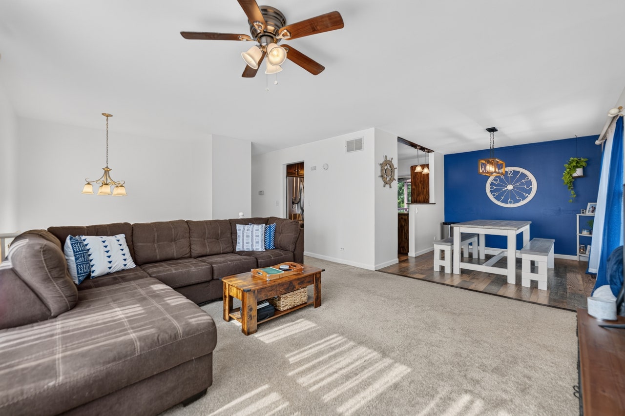 237 Windsor Drive, Bolingbrook, IL 60440 237 Windsor Drive, Bolingbrook, IL 60440