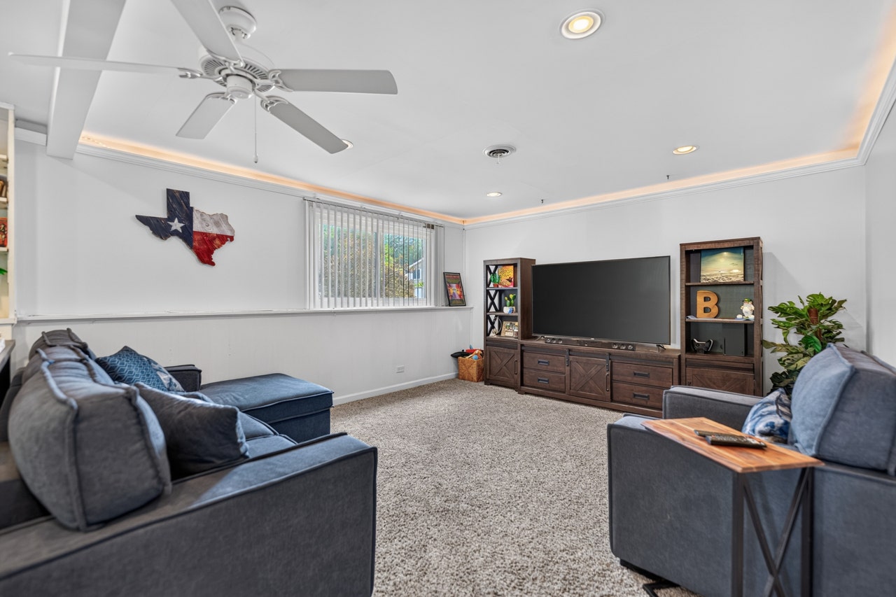 237 Windsor Drive, Bolingbrook, IL 60440 237 Windsor Drive, Bolingbrook, IL 60440