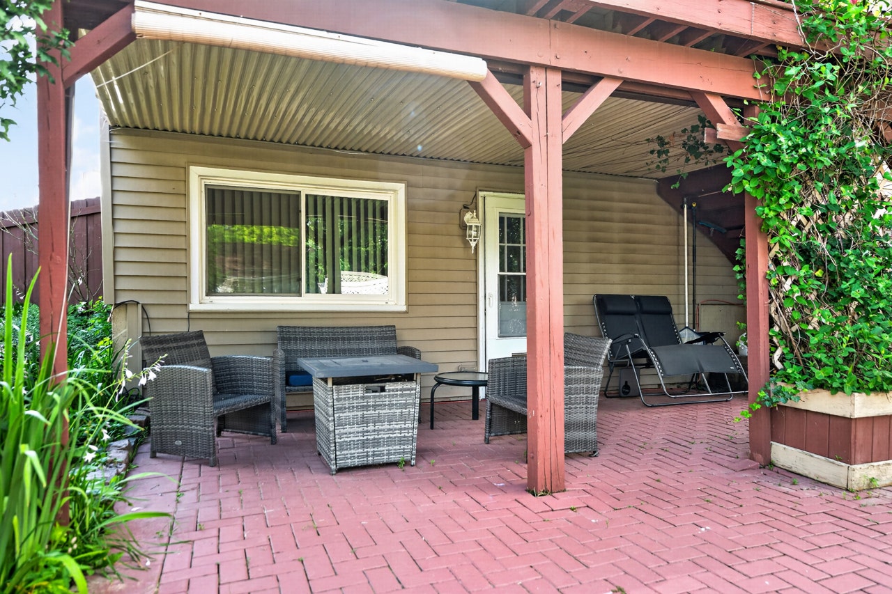 237 Windsor Drive, Bolingbrook, IL 60440 237 Windsor Drive, Bolingbrook, IL 60440
