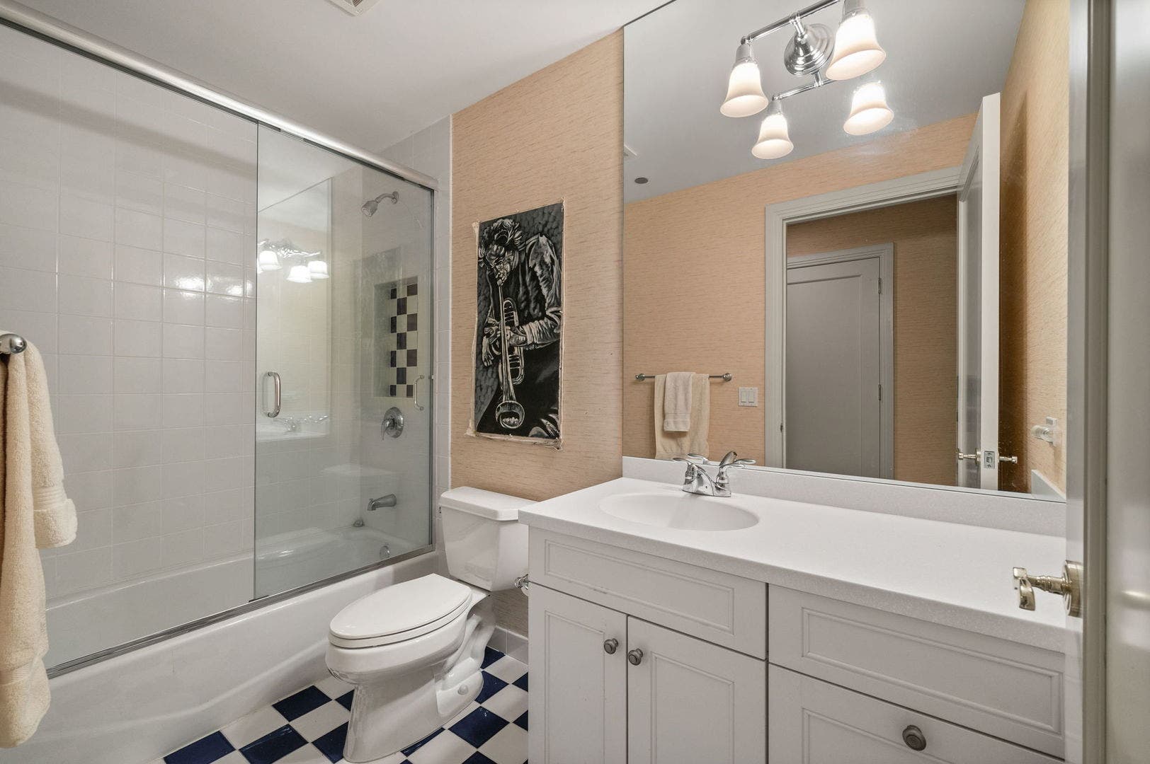 840 N LAKE SHORE Drive, #603, Chicago, IL 60611 Second En-Suite Bath