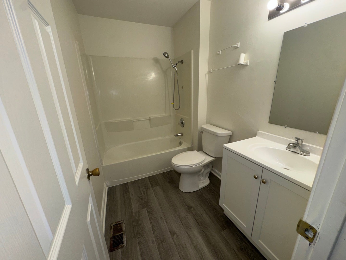 10G Fernwood Drive, #10G, Bolingbrook, IL 60440 10G Fernwood Drive, #10G, Bolingbrook, IL 60440