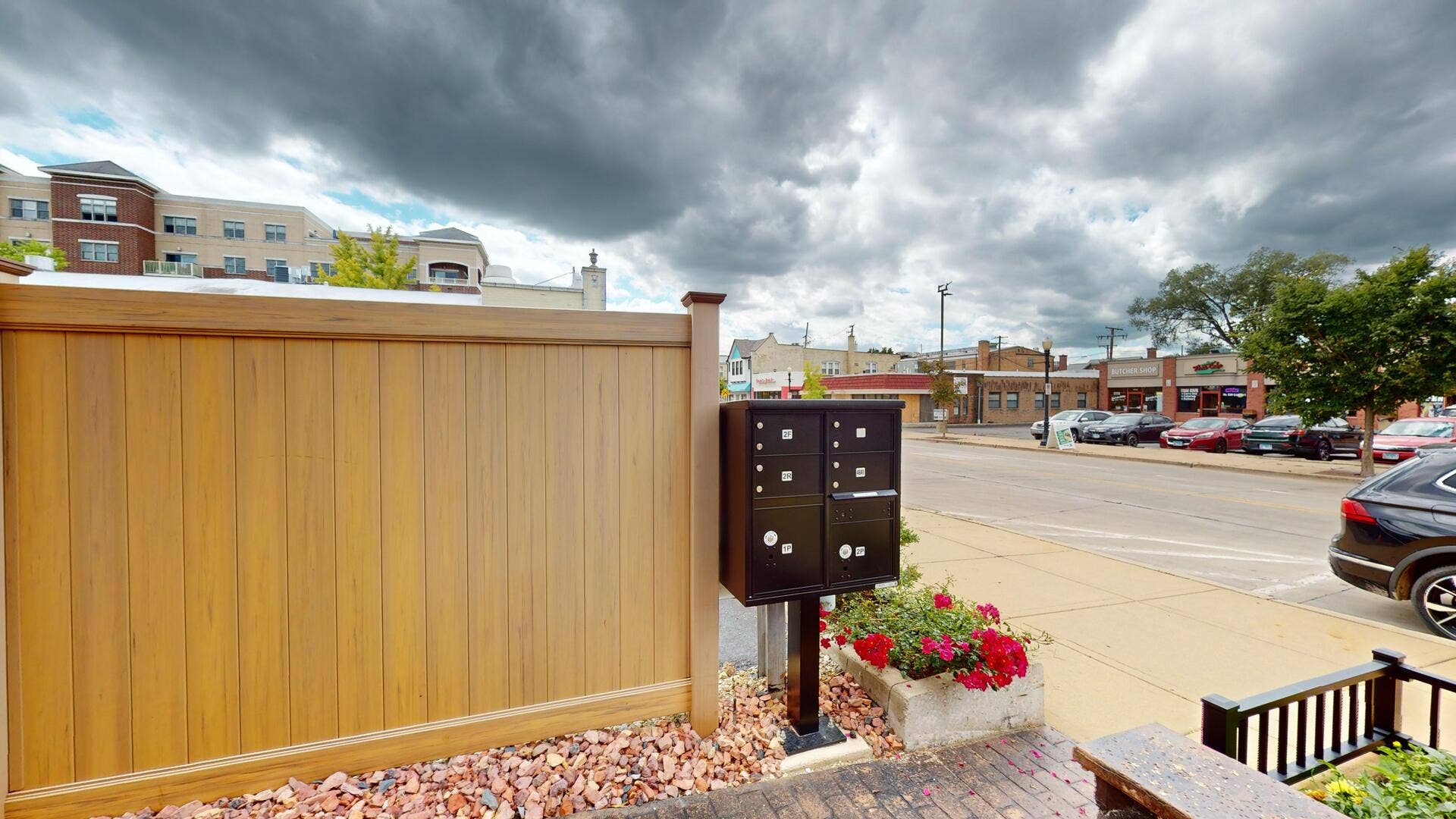4941 Main Street, #2R, Downers Grove, IL 60515