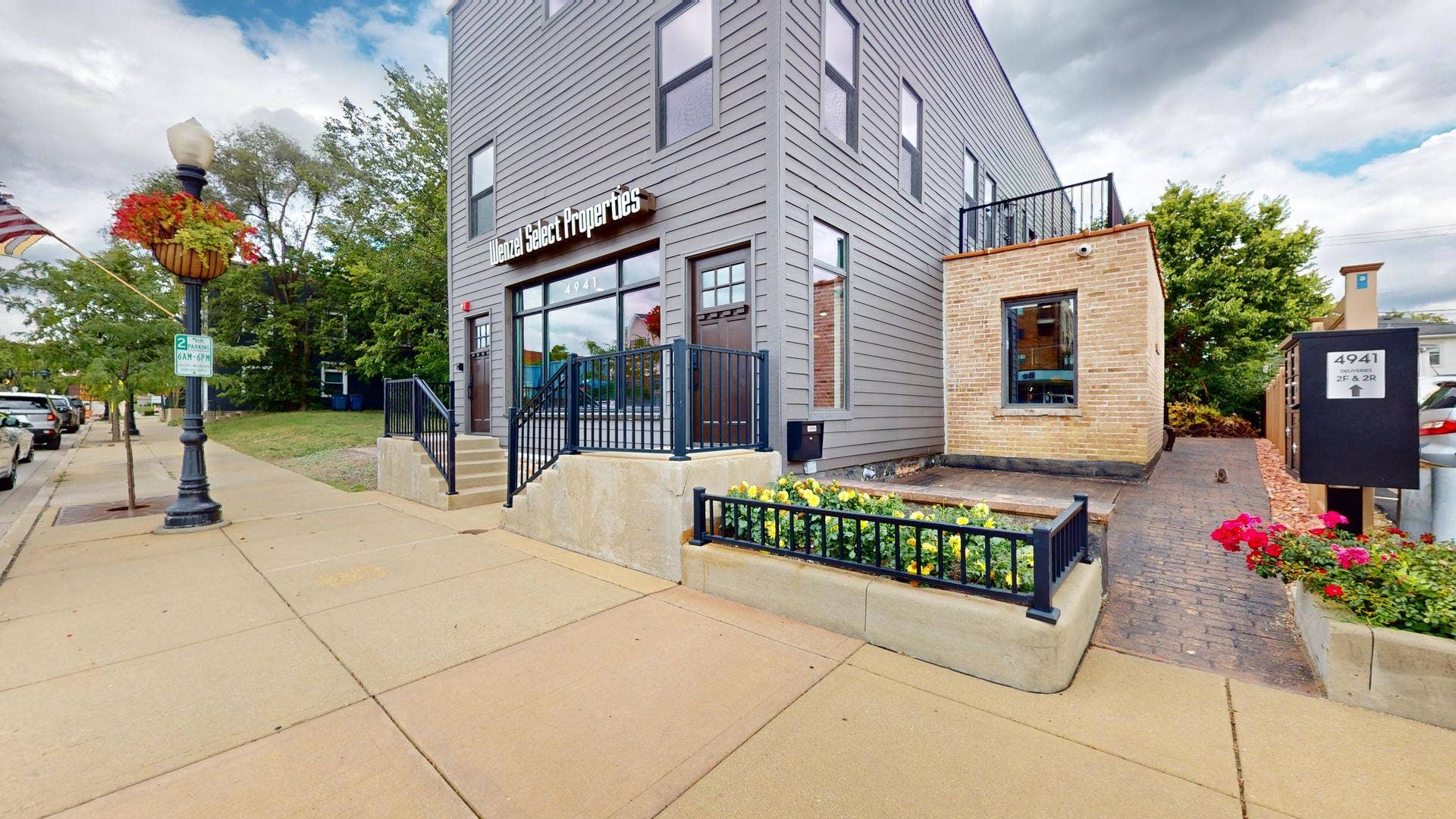 4941 Main Street, #2R, Downers Grove, IL 60515