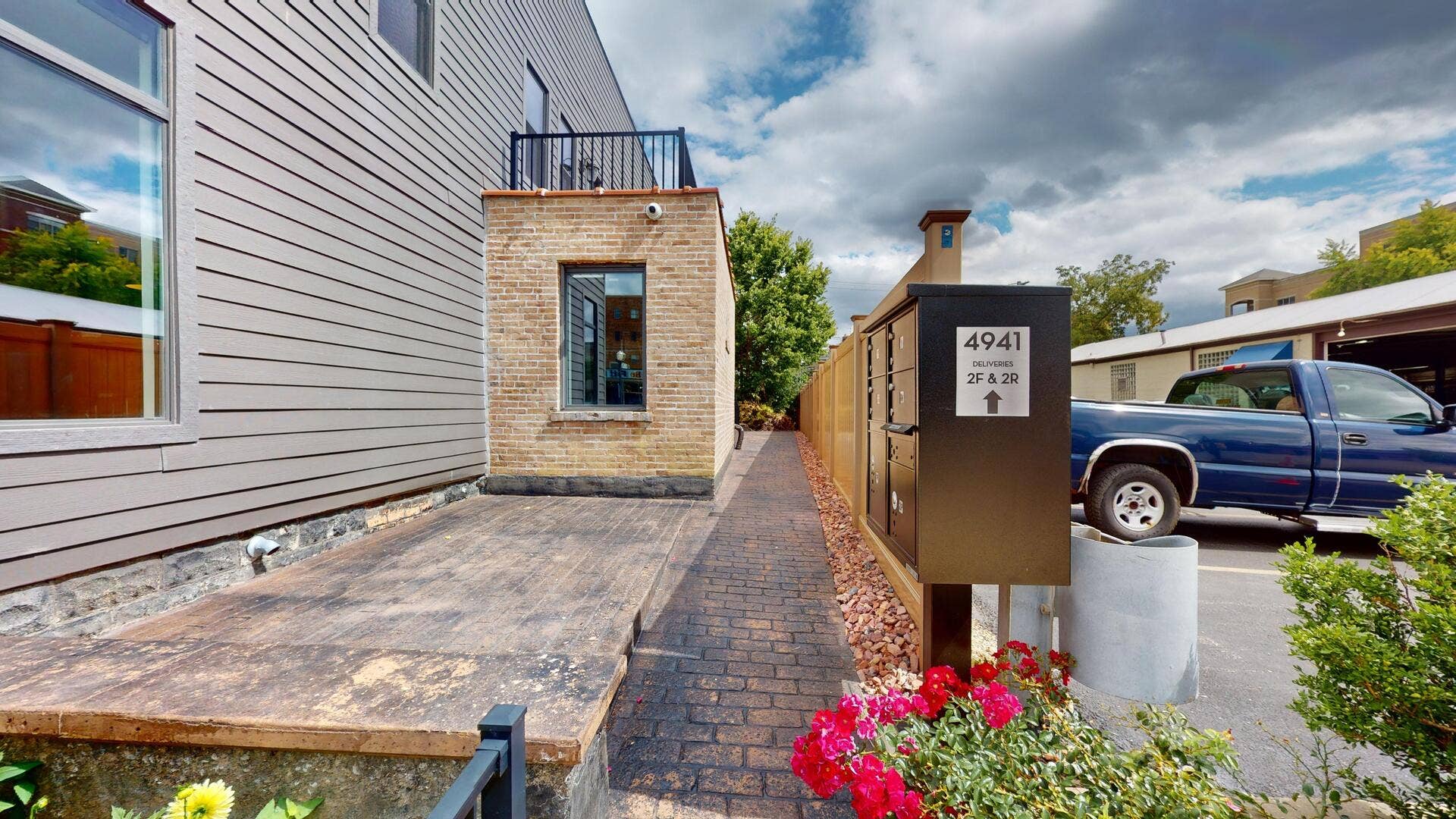 4941 Main Street, #2R, Downers Grove, IL 60515