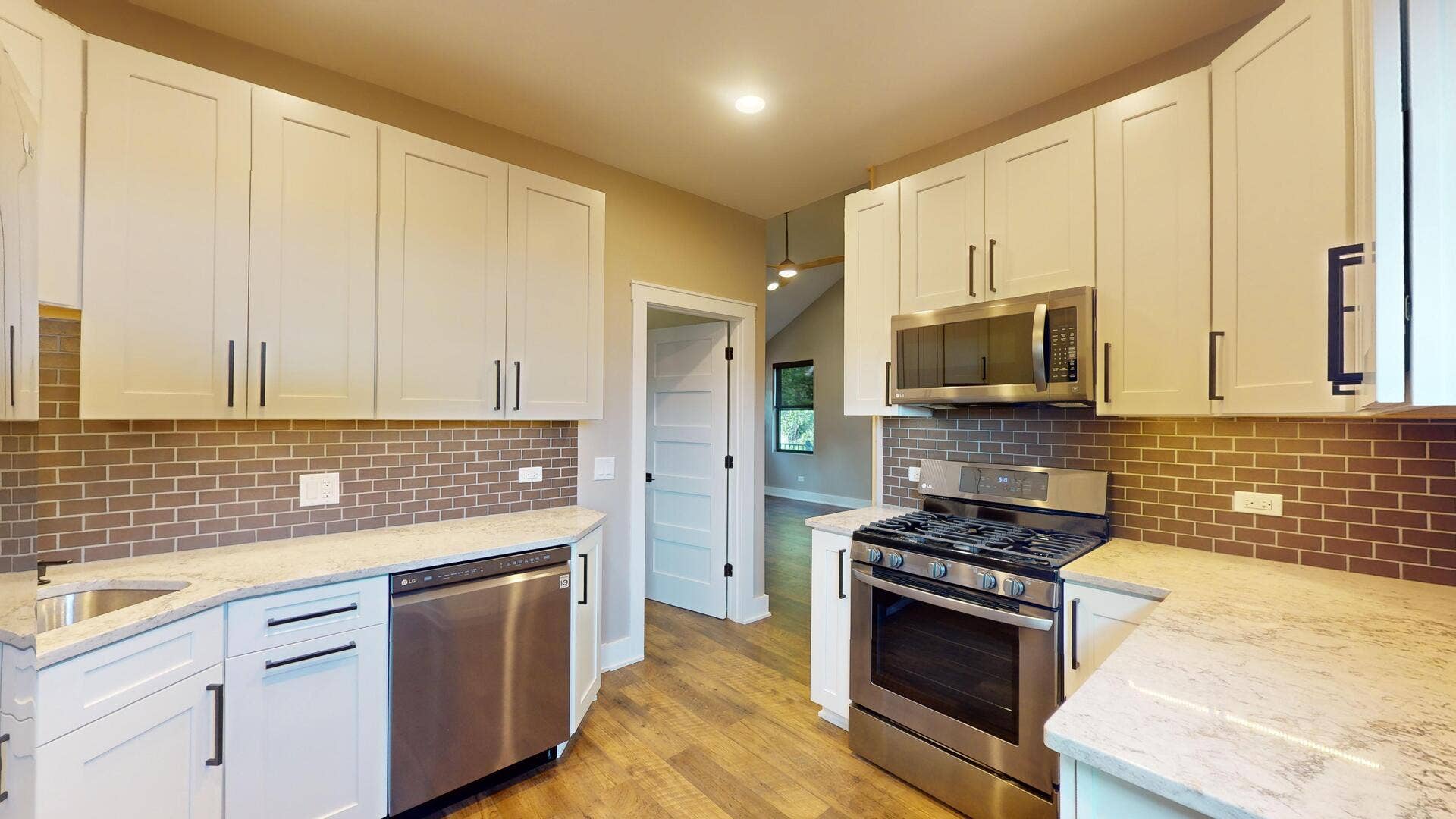 4941 Main Street, #2R, Downers Grove, IL 60515