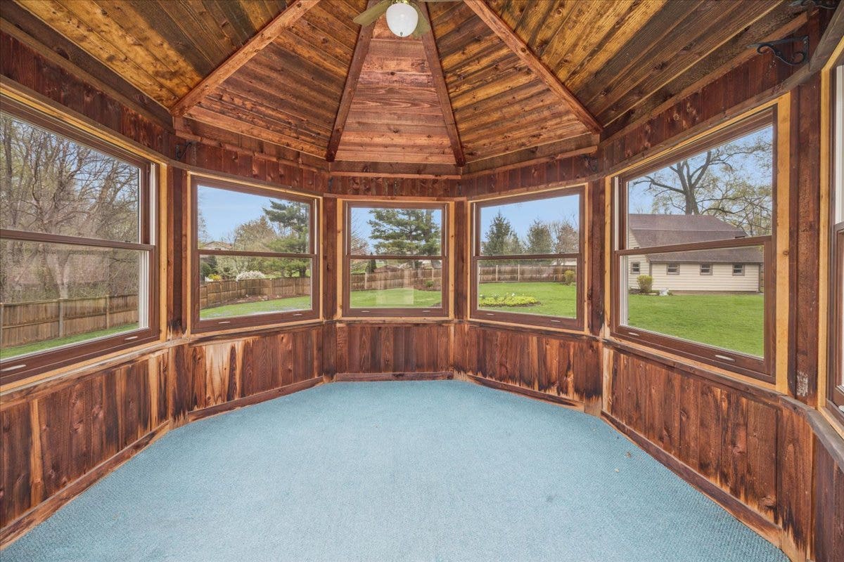 6037 Dunham Road, Downers Grove, IL 60516 6037 Dunham Road, Downers Grove, IL 60516