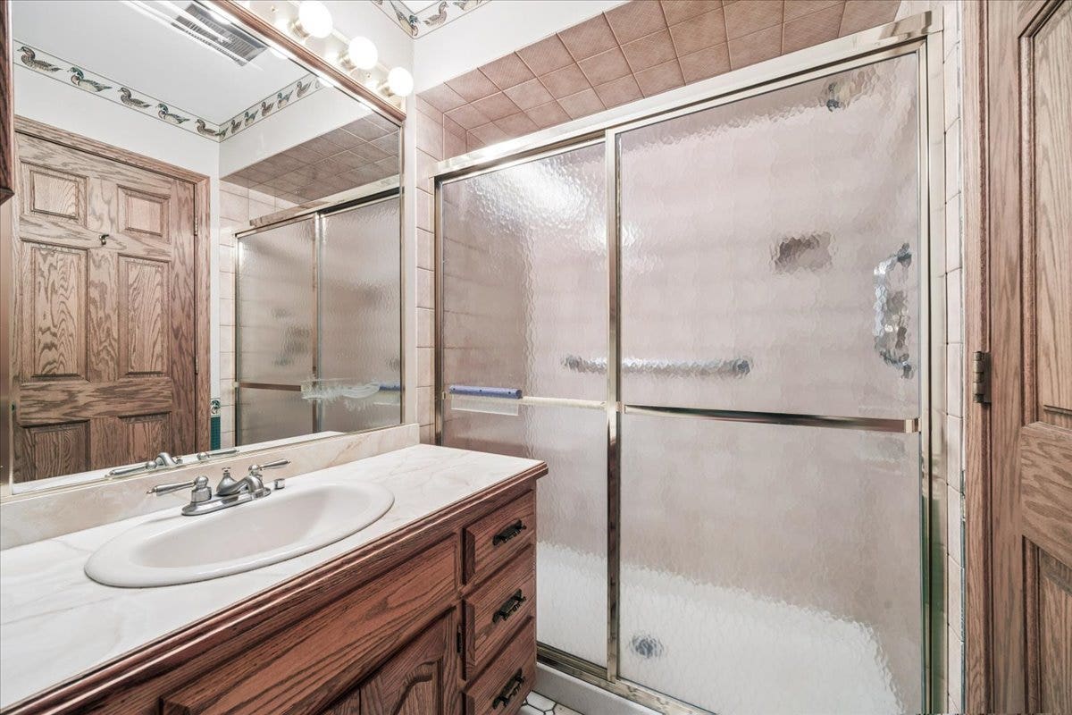 6037 Dunham Road, Downers Grove, IL 60516 6037 Dunham Road, Downers Grove, IL 60516