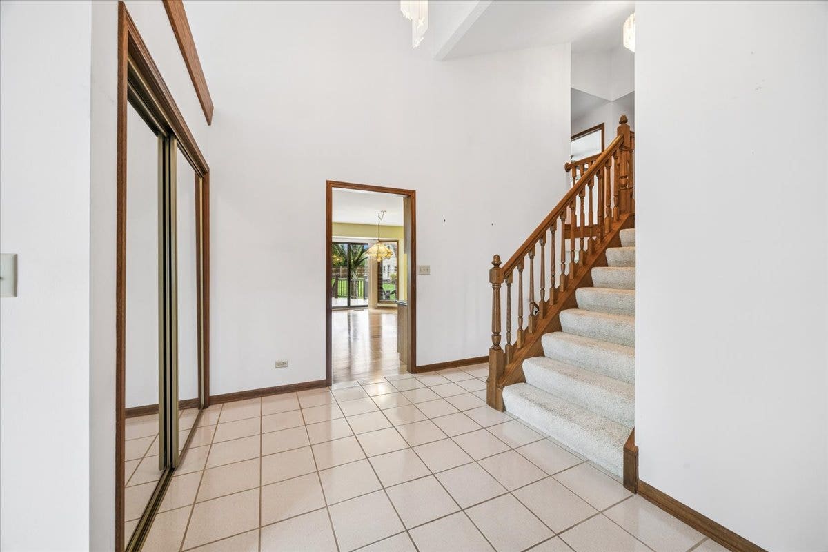 6037 Dunham Road, Downers Grove, IL 60516 6037 Dunham Road, Downers Grove, IL 60516