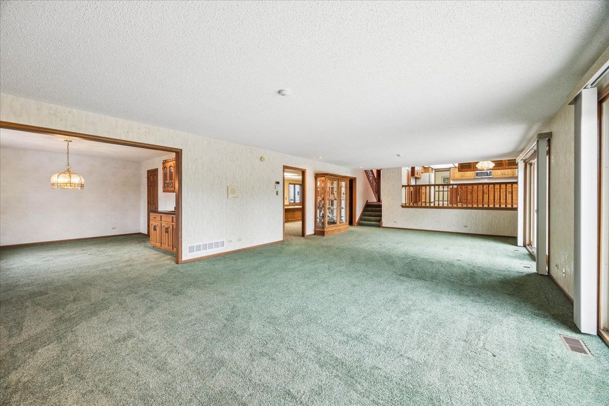 6037 Dunham Road, Downers Grove, IL 60516 6037 Dunham Road, Downers Grove, IL 60516