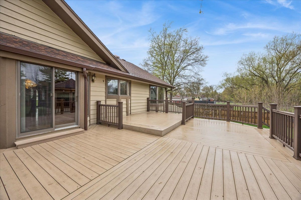 6037 Dunham Road, Downers Grove, IL 60516 6037 Dunham Road, Downers Grove, IL 60516