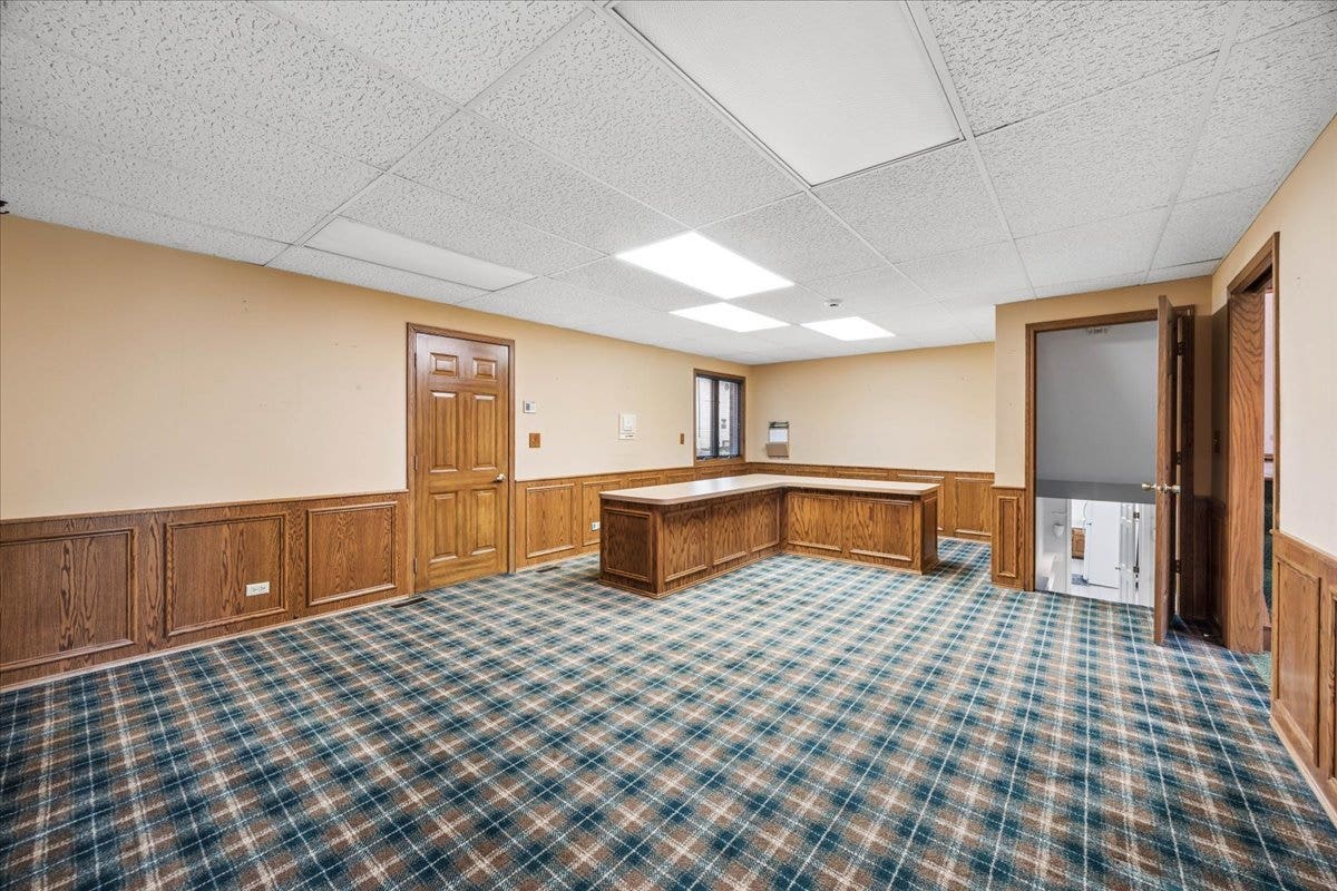 6037 Dunham Road, Downers Grove, IL 60516 6037 Dunham Road, Downers Grove, IL 60516