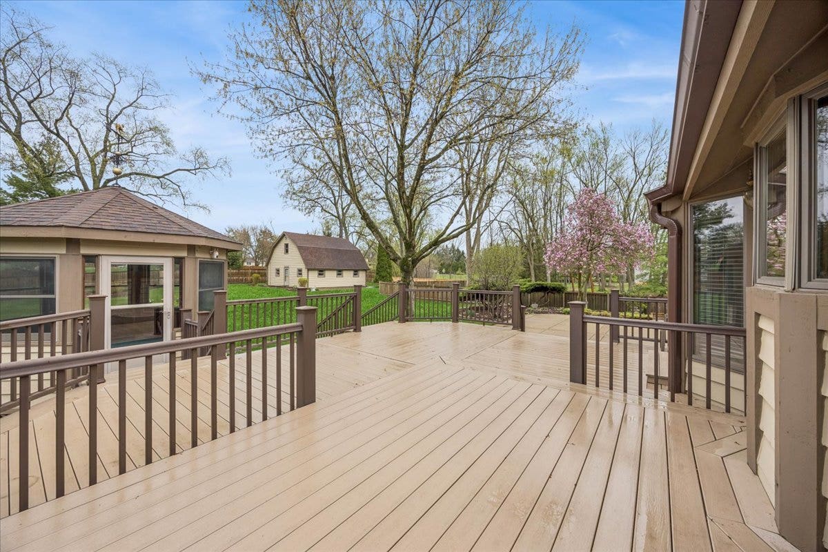 6037 Dunham Road, Downers Grove, IL 60516 6037 Dunham Road, Downers Grove, IL 60516