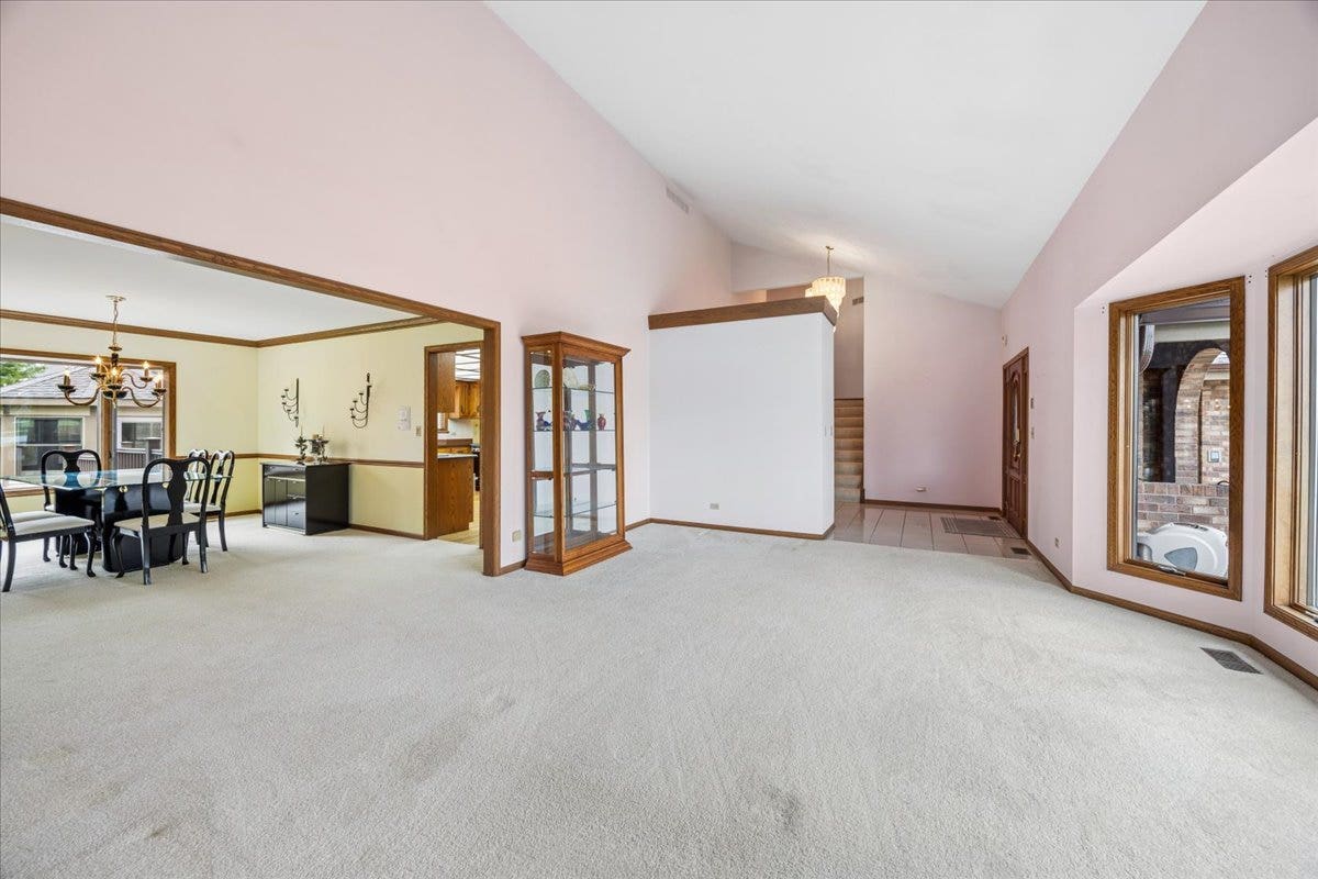 6037 Dunham Road, Downers Grove, IL 60516 6037 Dunham Road, Downers Grove, IL 60516