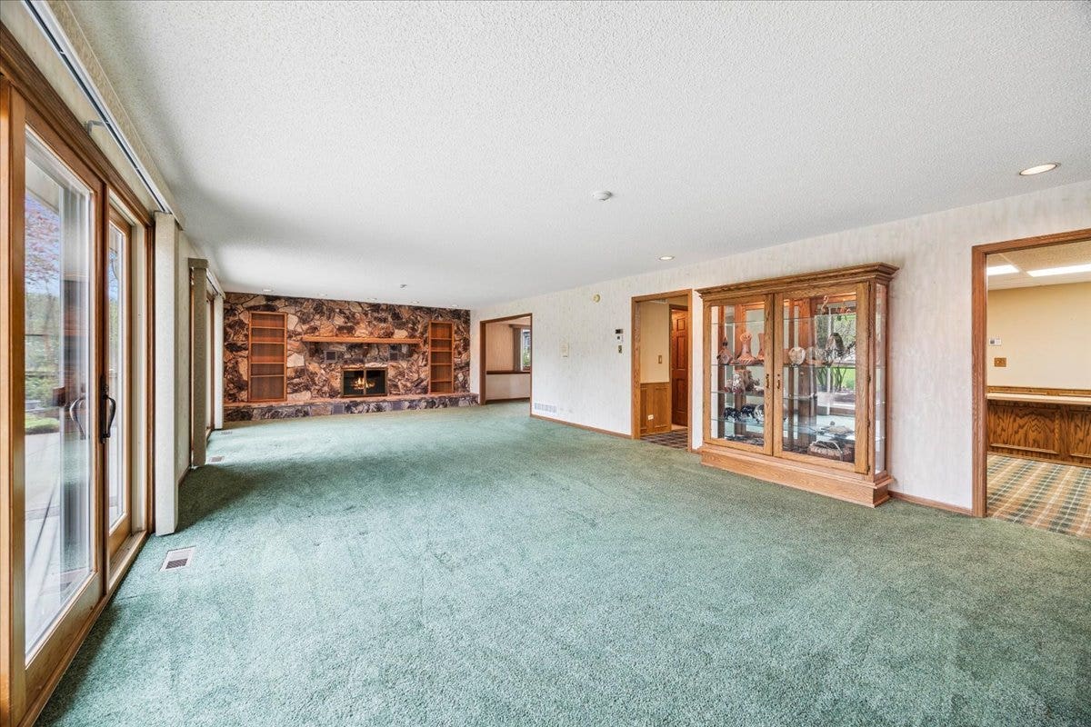 6037 Dunham Road, Downers Grove, IL 60516 6037 Dunham Road, Downers Grove, IL 60516