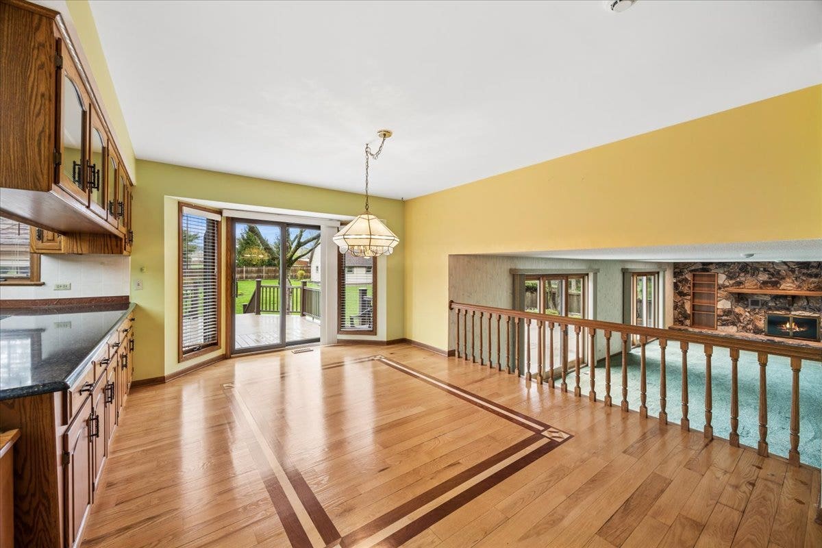 6037 Dunham Road, Downers Grove, IL 60516 6037 Dunham Road, Downers Grove, IL 60516