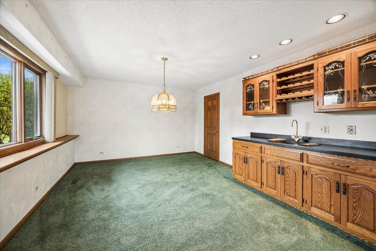 6037 Dunham Road, Downers Grove, IL 60516 6037 Dunham Road, Downers Grove, IL 60516