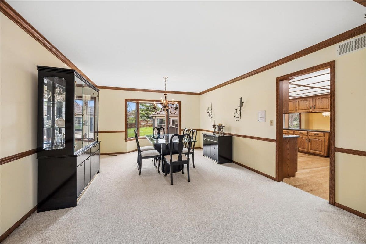 6037 Dunham Road, Downers Grove, IL 60516 6037 Dunham Road, Downers Grove, IL 60516