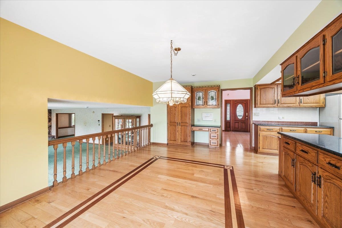 6037 Dunham Road, Downers Grove, IL 60516 6037 Dunham Road, Downers Grove, IL 60516