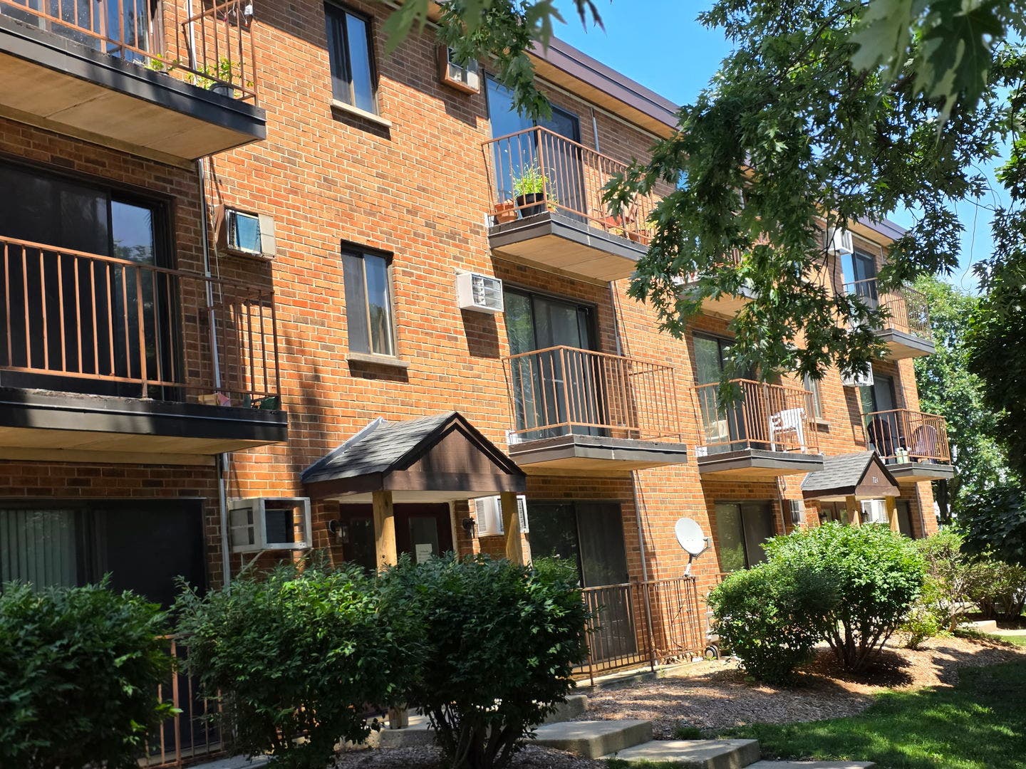 724 Warren Avenue, #101, Downers Grove, IL 60515