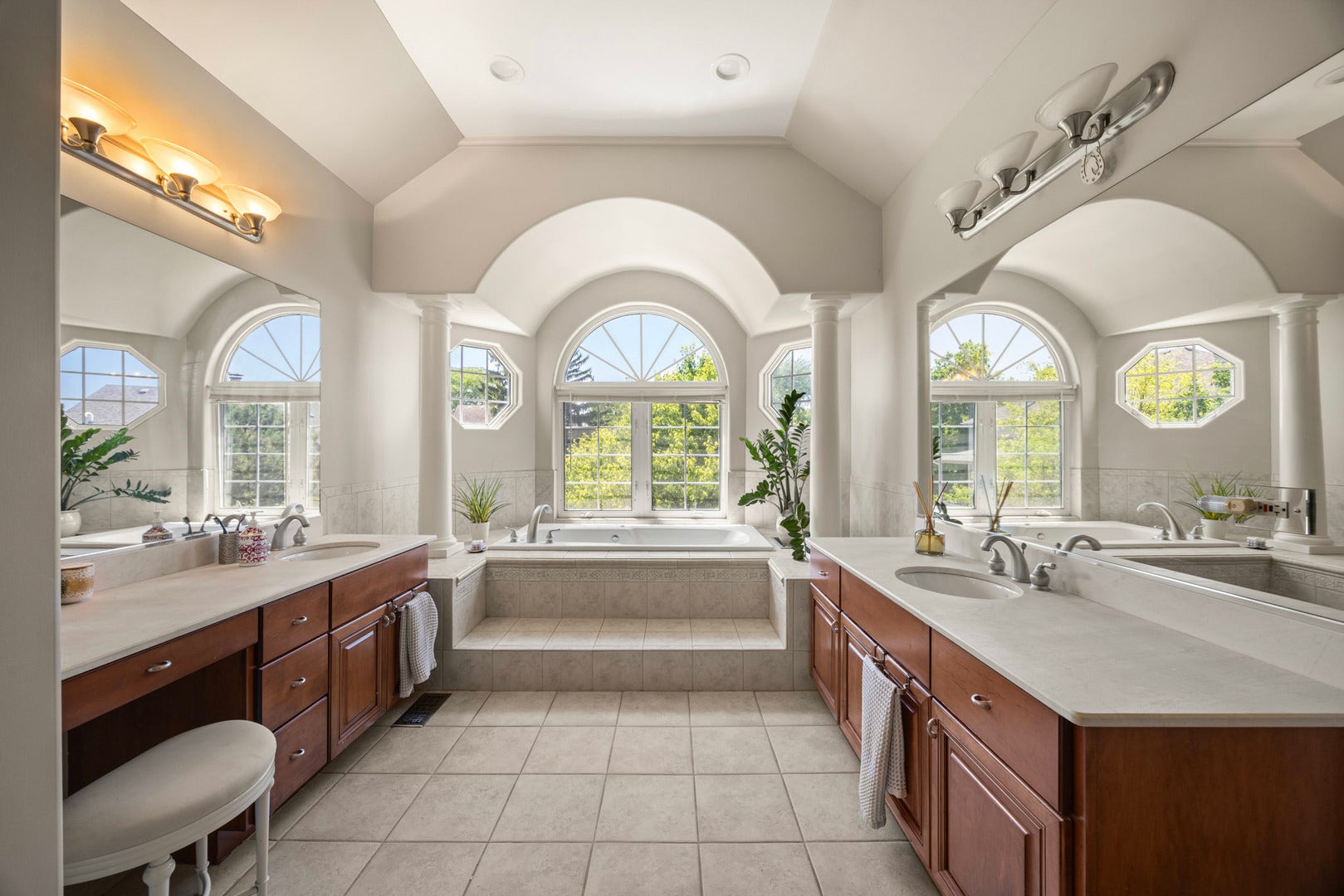 6 W Jayne Street, Lemont, IL 60439 6 W Jayne Street, Lemont, IL 60439