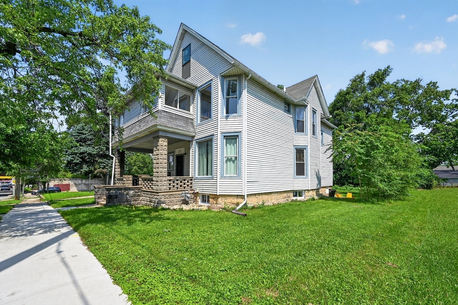 Property photo for 107 4th Avenue, Joliet, IL