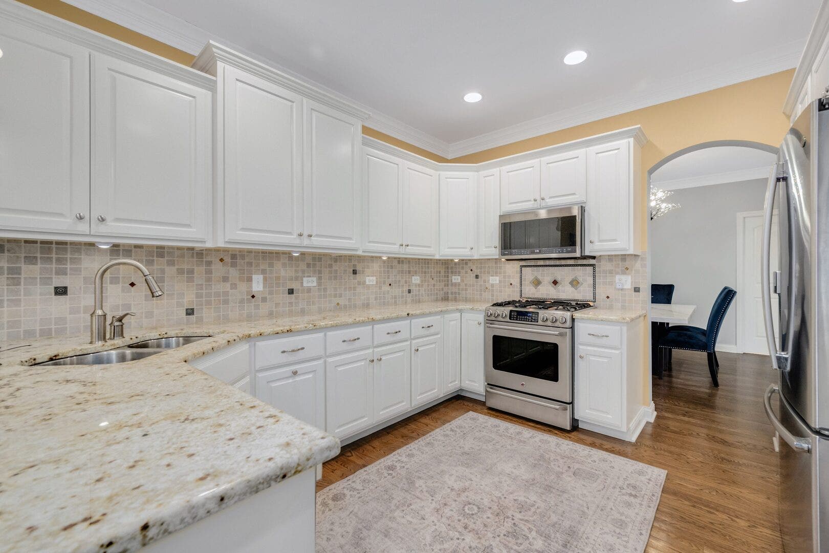 2454 Durand Drive, Downers Grove, IL 60516 2454 Durand Drive, Downers Grove, IL 60516