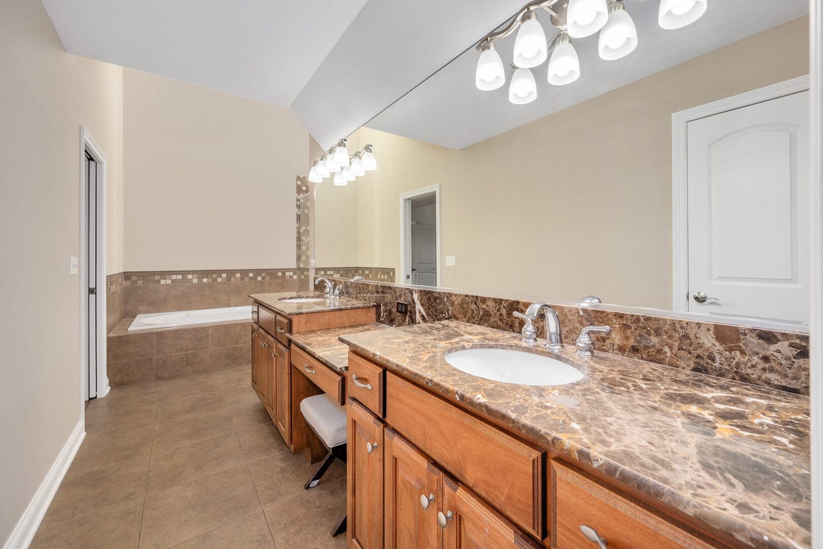 2454 Durand Drive, Downers Grove, IL 60516 2454 Durand Drive, Downers Grove, IL 60516