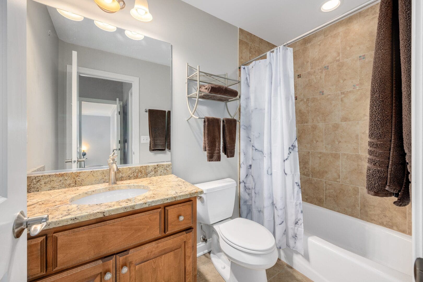 2454 Durand Drive, Downers Grove, IL 60516 2454 Durand Drive, Downers Grove, IL 60516