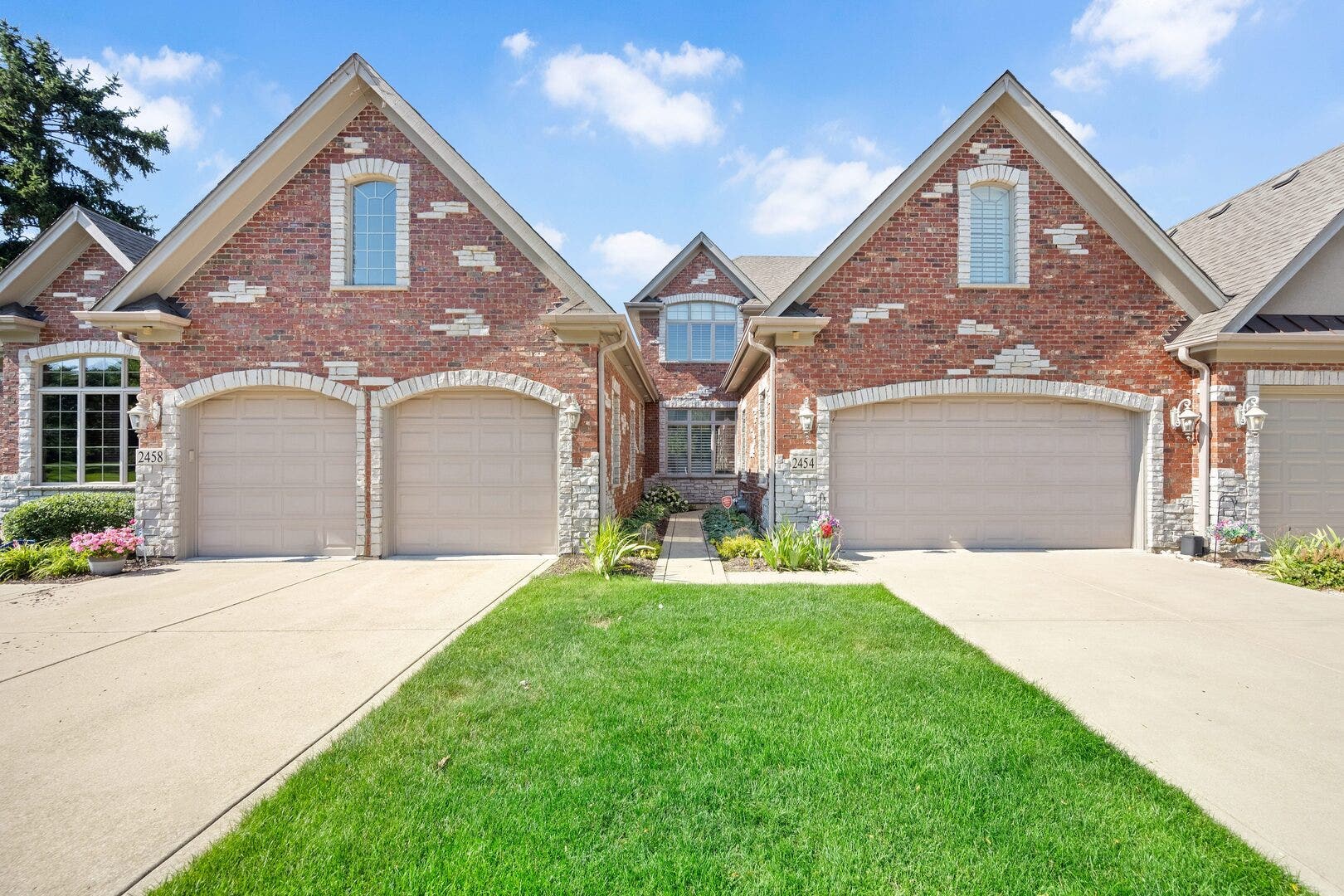 2454 Durand Drive, Downers Grove, IL 60516 2454 Durand Drive, Downers Grove, IL 60516