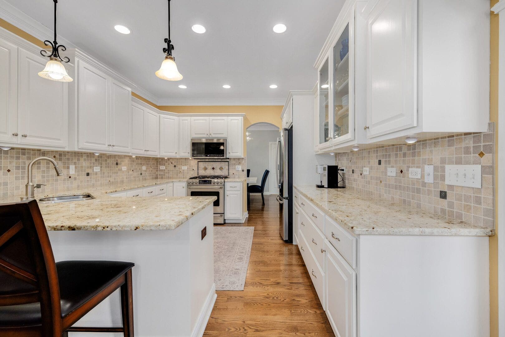2454 Durand Drive, Downers Grove, IL 60516 2454 Durand Drive, Downers Grove, IL 60516