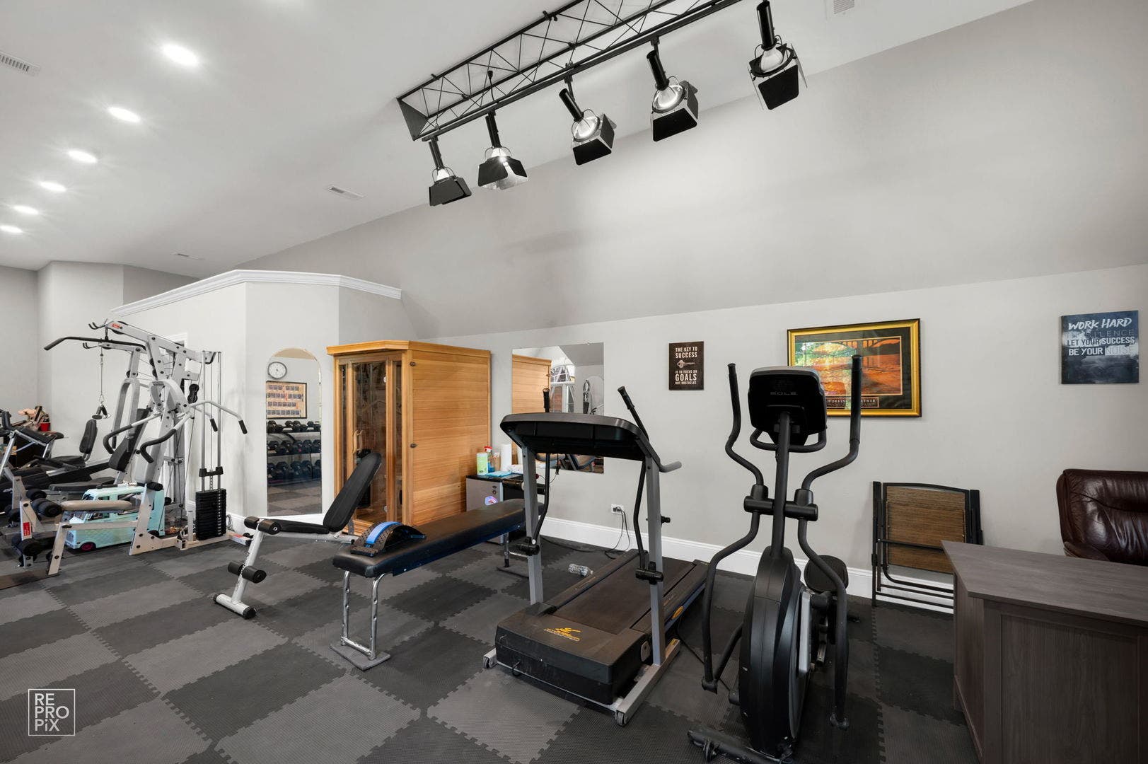 6270 S Garfield Avenue, Burr Ridge, IL 60527 6270 S Garfield Avenue, Burr Ridge, IL 60527