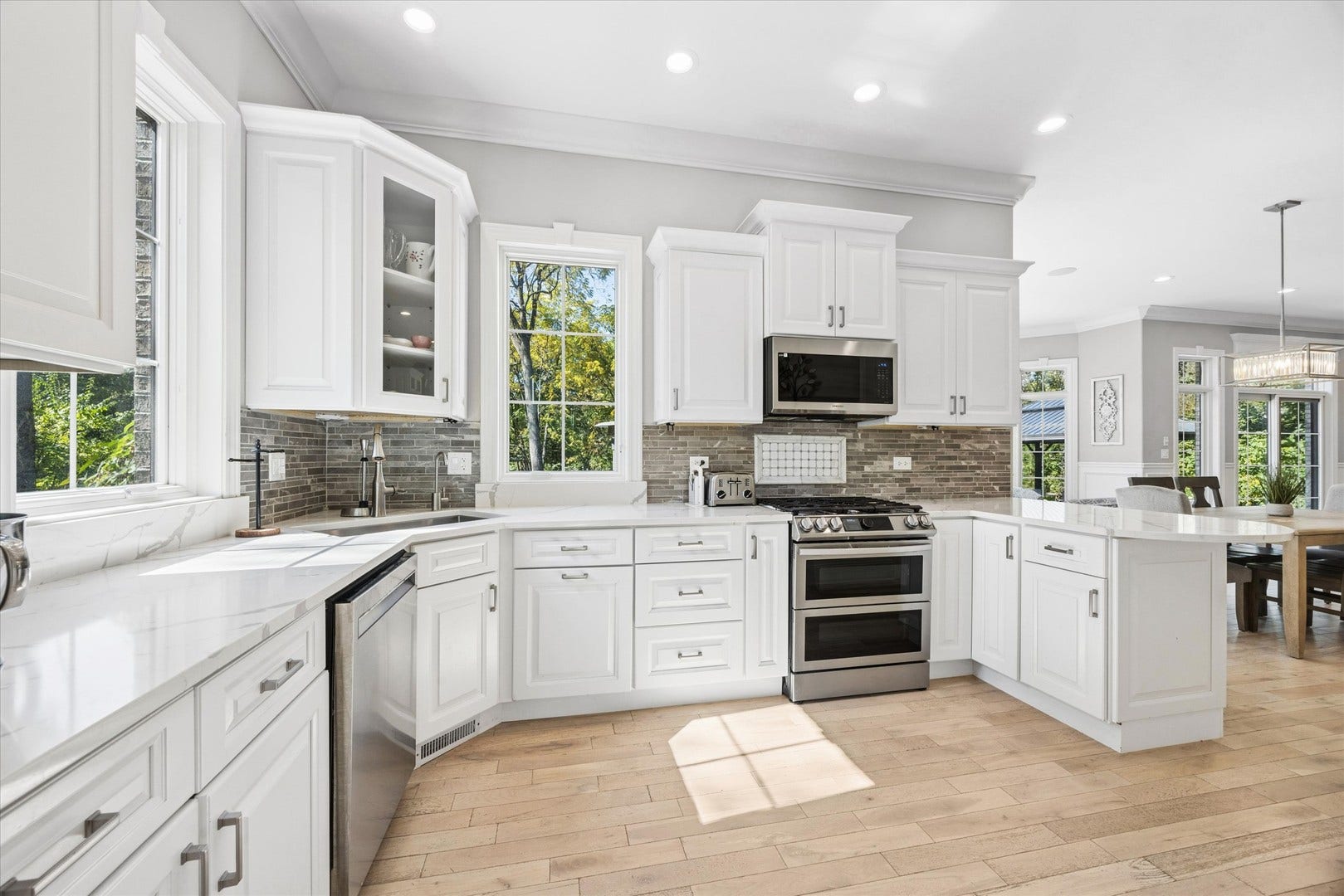 6270 S Garfield Avenue, Burr Ridge, IL 60527 6270 S Garfield Avenue, Burr Ridge, IL 60527
