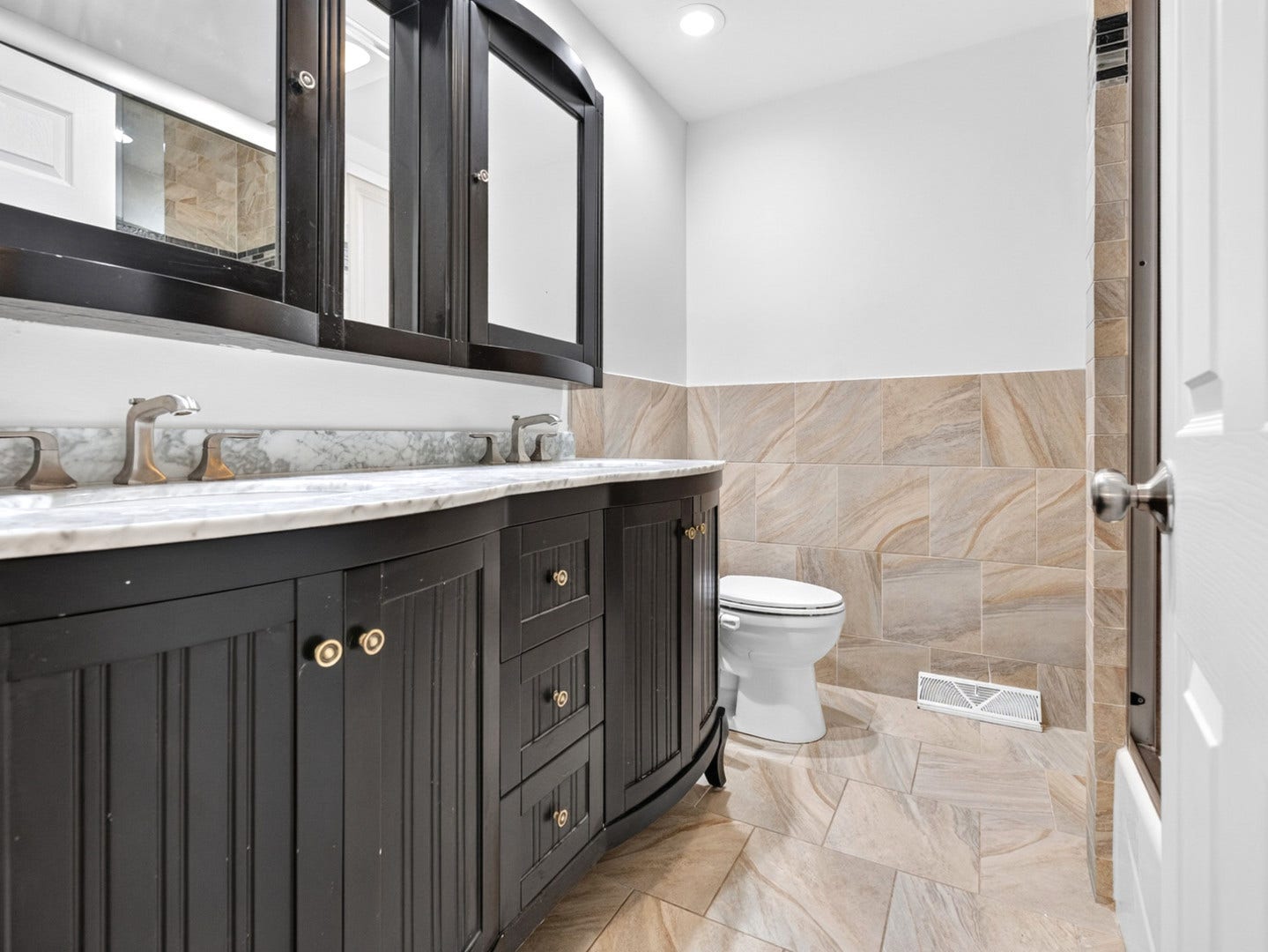 800 RIDGEMOOR Drive W, Willowbrook, IL 60527 800 RIDGEMOOR Drive W, Willowbrook, IL 60527